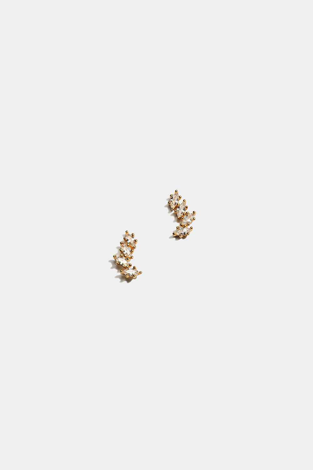 18k kullalla kullatut hopeanappikorvakorut, jotka on taivutettu ja koristeltu Cubic Zirconia -kiviä ryhmässä Korut / Korvakorut / Nappikorvakorut @ Glitter (553004792002)