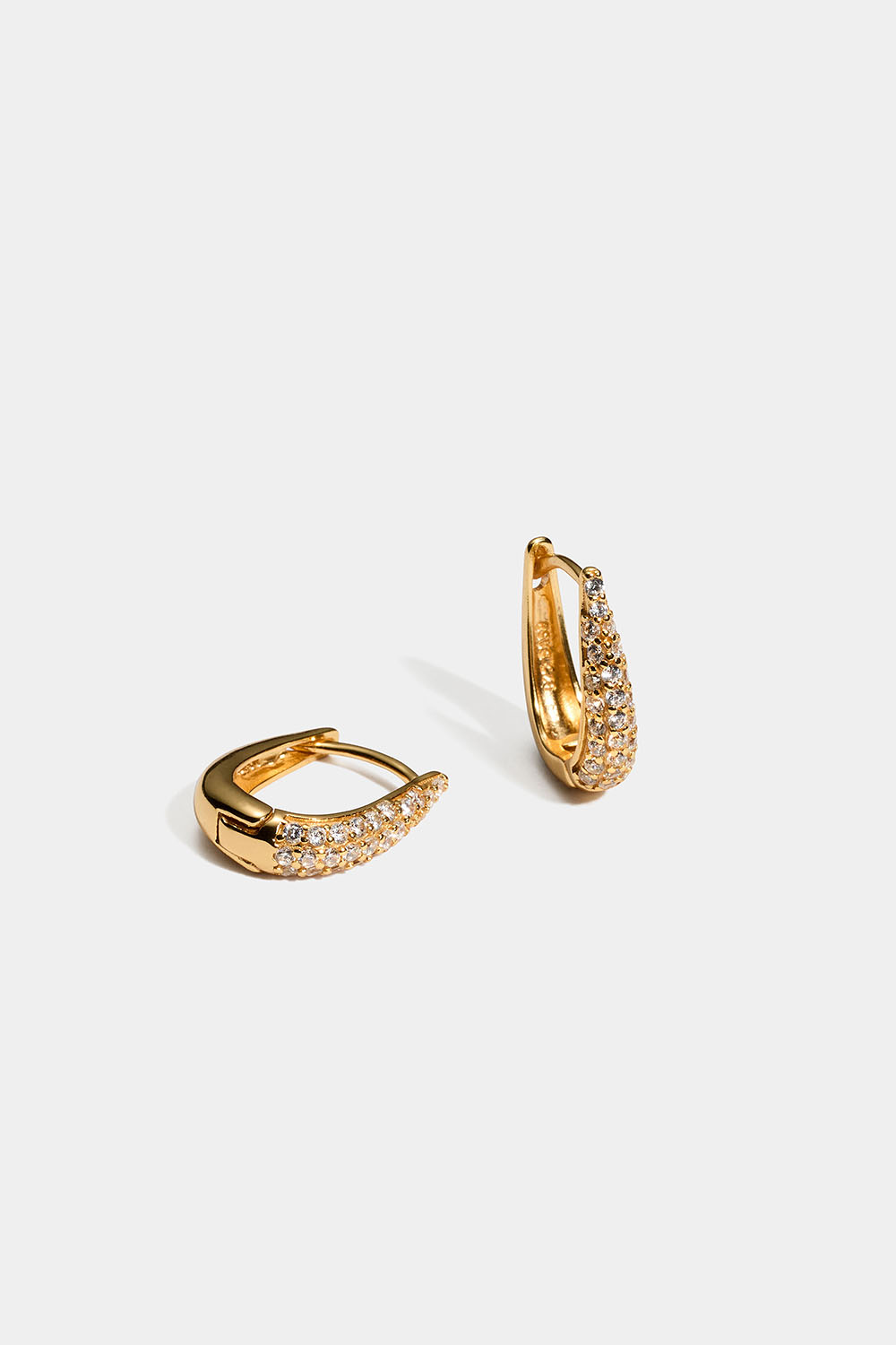 Soikeat 18k kullalla kullatusta aidosta hopeasta valmistutetut korvarenkaat Cubic Zirconia -kivillä ryhmässä Korut / Korvakorut / Korvarenkaat @ Glitter (553004832002)