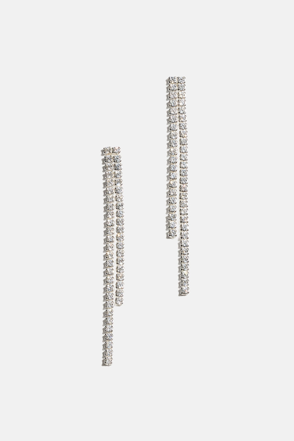 Aidot hopeakorvakorut, joissa Cubic Zirconia -kivillä koristeltuja ketjuja ryhmässä Korut / Korvakorut / Strassikorvakorut @ Glitter (553004871001)