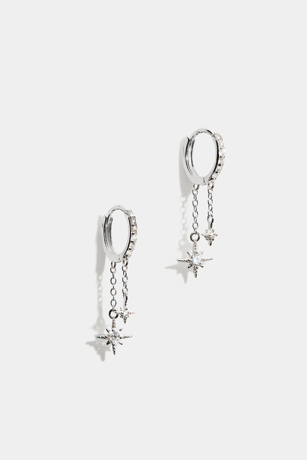 Pienet aidot hopeakorvarenkaat, joissa tähtiriipukset ja Cubic Zirconia -kiviä ryhmässä Aitoa Hopeaa / Hopeiset korvakorut / Korvarenkaat aitoa hopeaa @ Glitter (553006241000)
