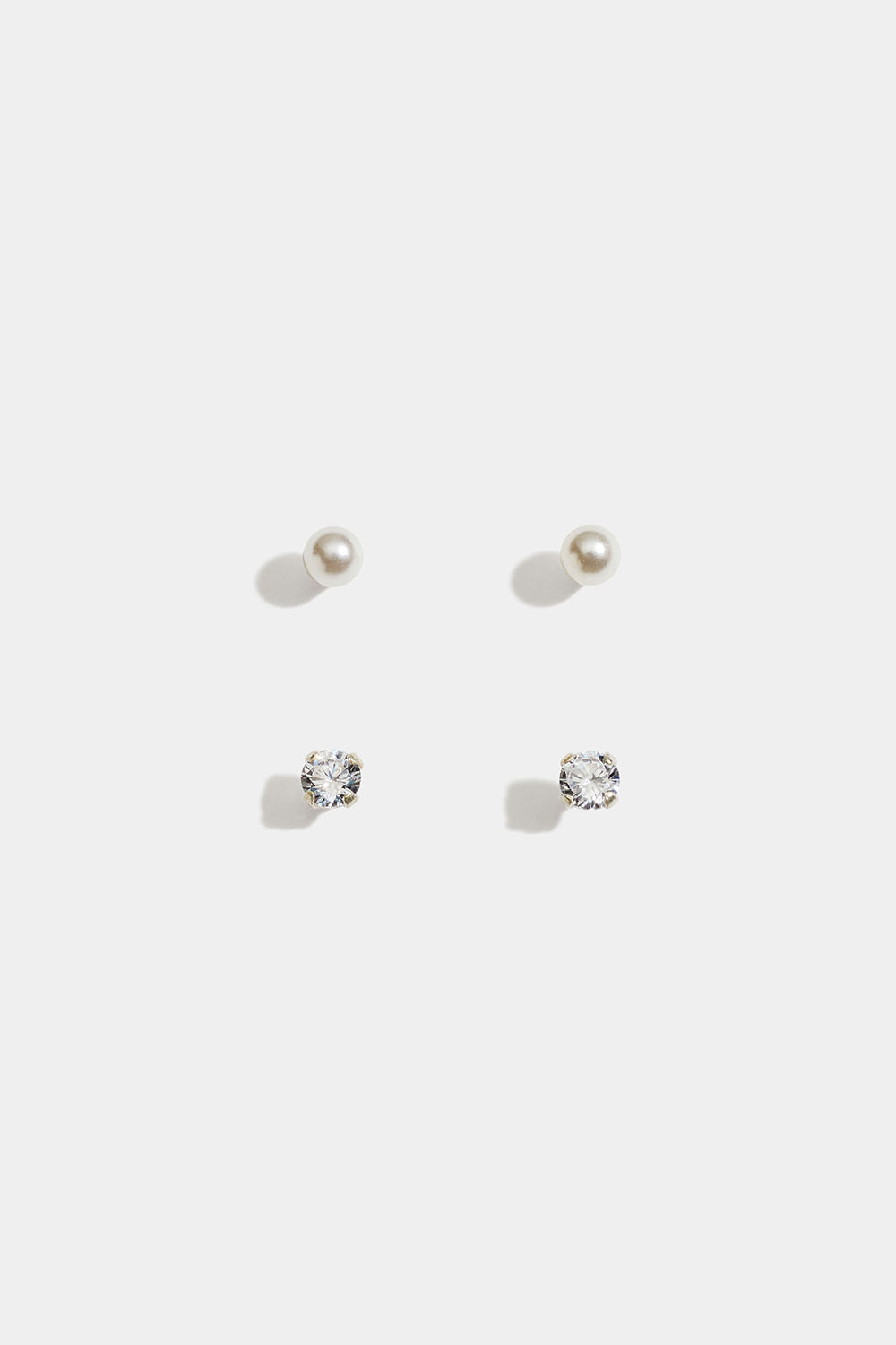 Pienet, aidot hopeiset nappikorvakorut, joissa helmiä ja Cubic zirconia -kiviä, 2 paria ryhmässä Aitoa Hopeaa / Hopeiset korvakorut / Monipakkaus @ Glitter (553006301000)