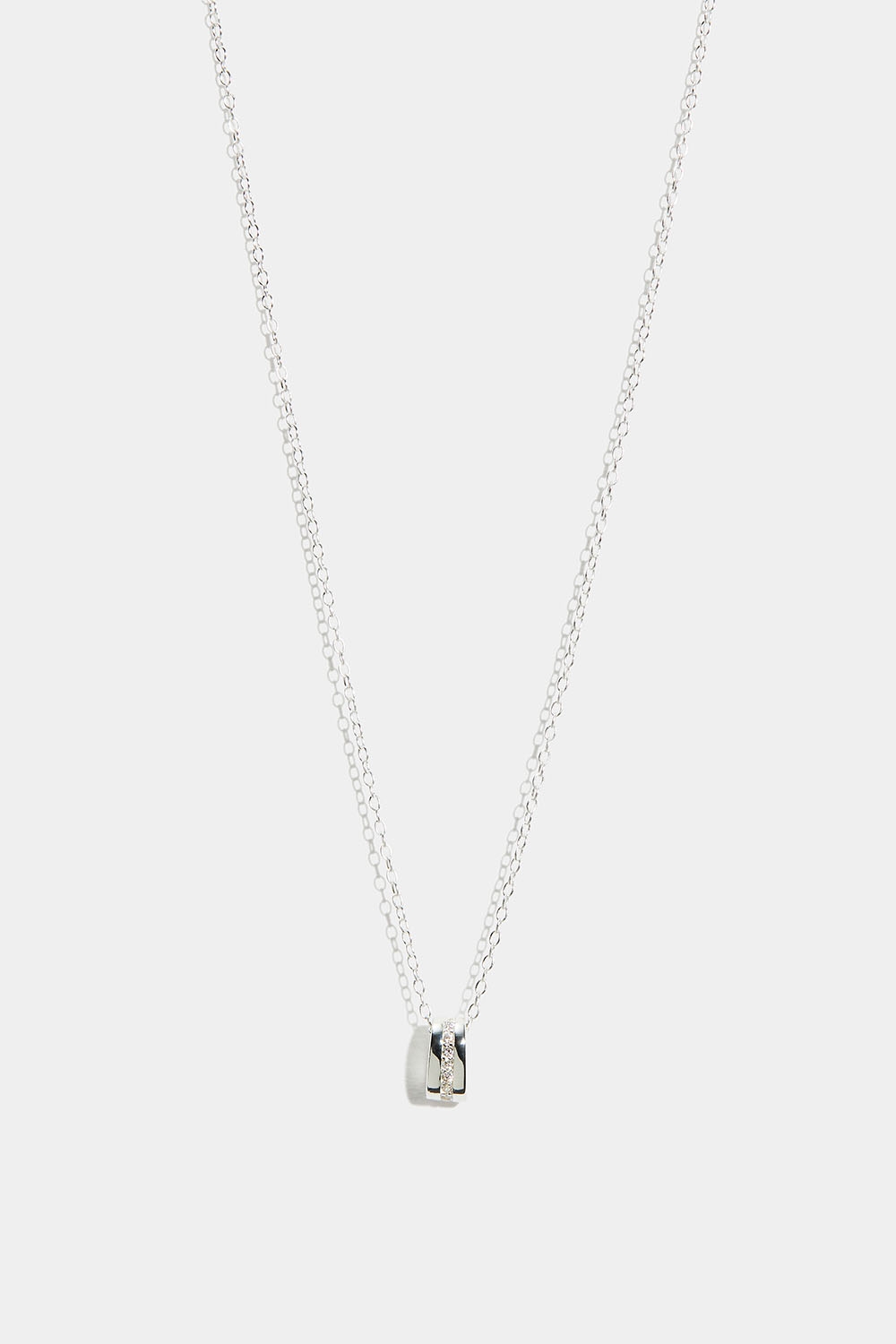 Aito hopeakaulakoru, jossa on soikea riipus ja Cubic Zirconia -kiviä ryhmässä Aitoa Hopeaa / Hopeiset kaulakorut / Kaulakorut riipuksella @ Glitter (554001381001)