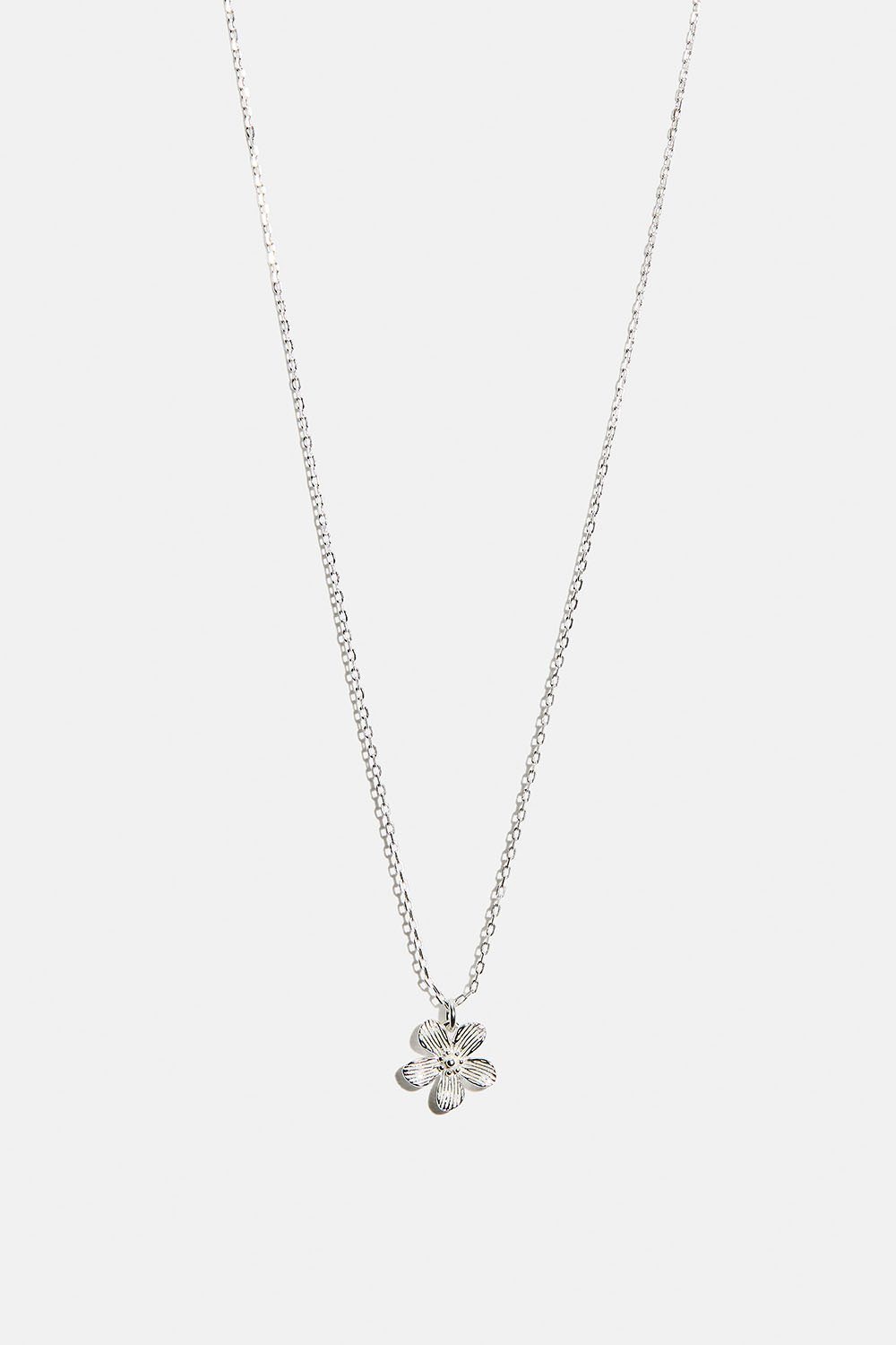Aito hopeakaulakoru, jossa teksturoitu kukka ryhmässä Aitoa Hopeaa / Hopeiset kaulakorut / Kaulakorut riipuksella @ Glitter (554004251001)