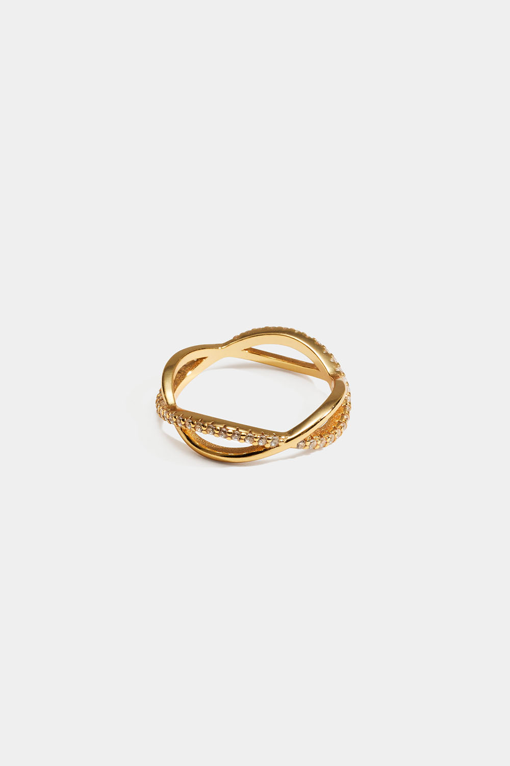 Aidosta 18k kullalla kullatusta hopeasta valmistettu kierretty sormus Cubic Zirconia -kivillä ryhmässä 18 karaatin kullattua hopeaa / Sormukset 18 karaatin kulta @ Glitter (5560009420)
