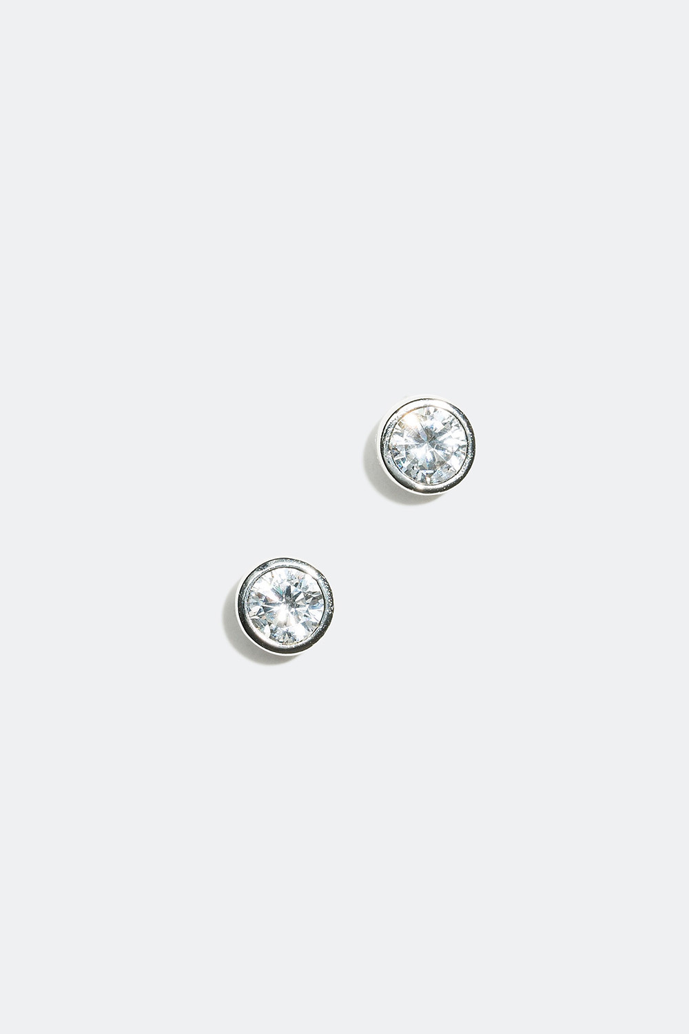 Nappikorvakorut aitoa hopeaa Cubic Zirconia -kivellä, 0,5 cm