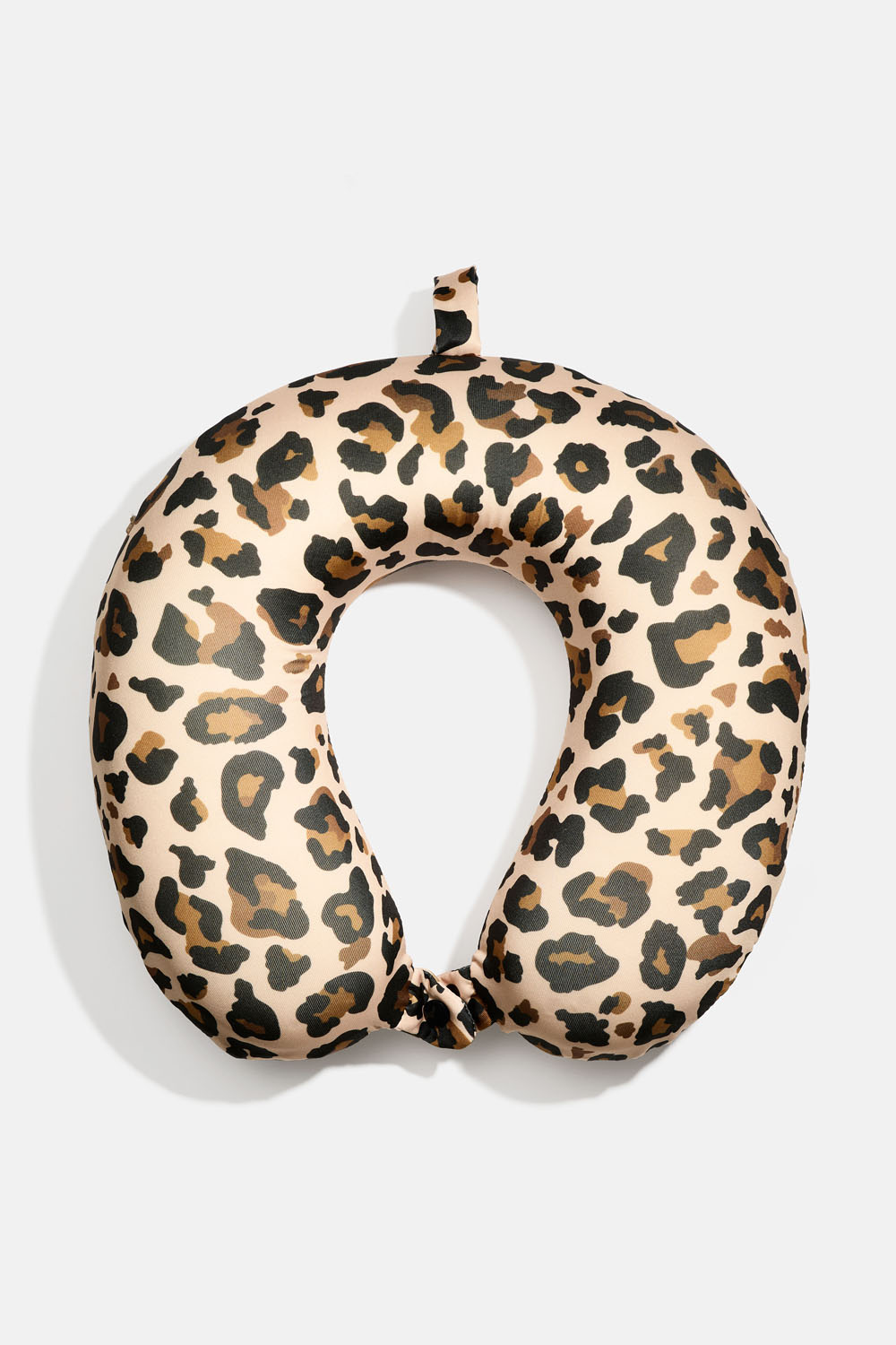 Leopardikuvioinen matkatyyny