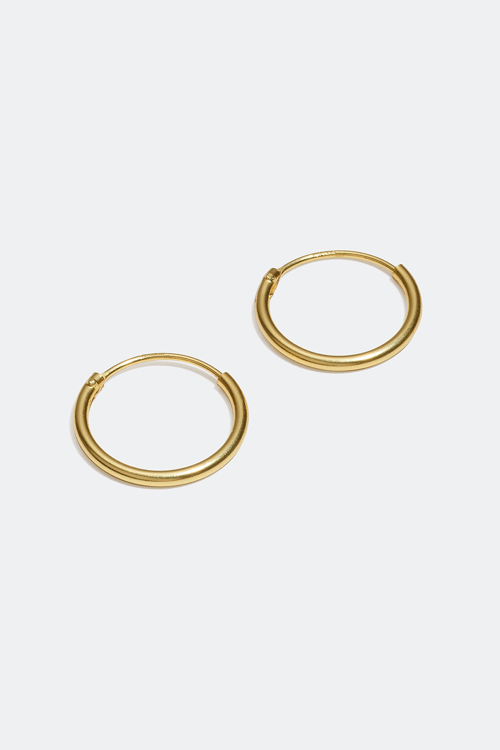 Pienet ohuet korvarenkaat, 18 karaatin kultaus, 1,1 cm