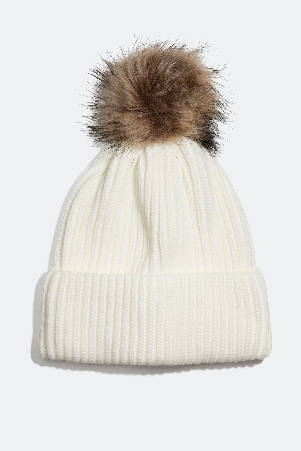 Valkoinen joustinneulottu pipo, jossa on tupsu