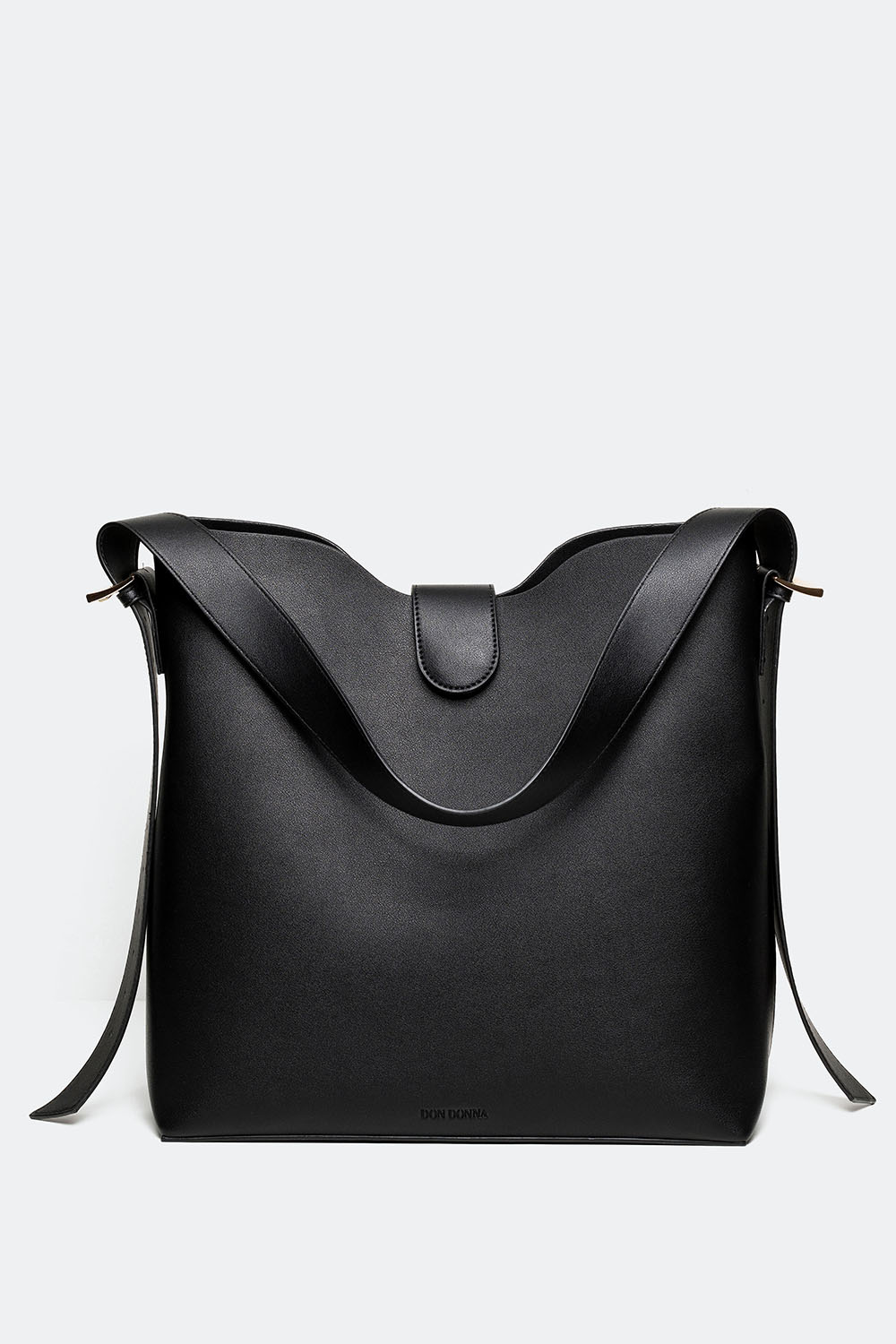 Suuri musta laukku säädettävällä olkahihnalla