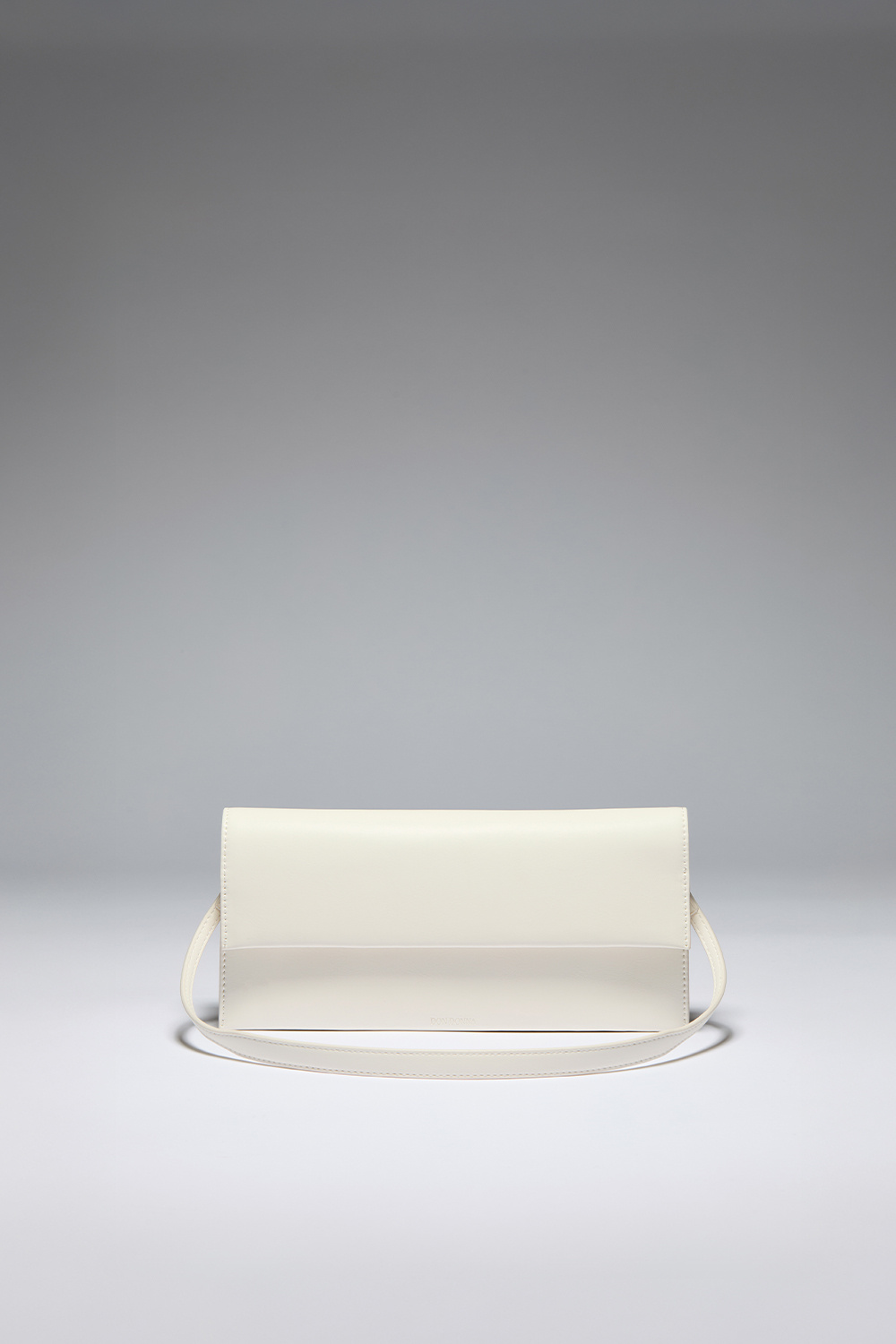 Valkoinen kirjekuorilaukku