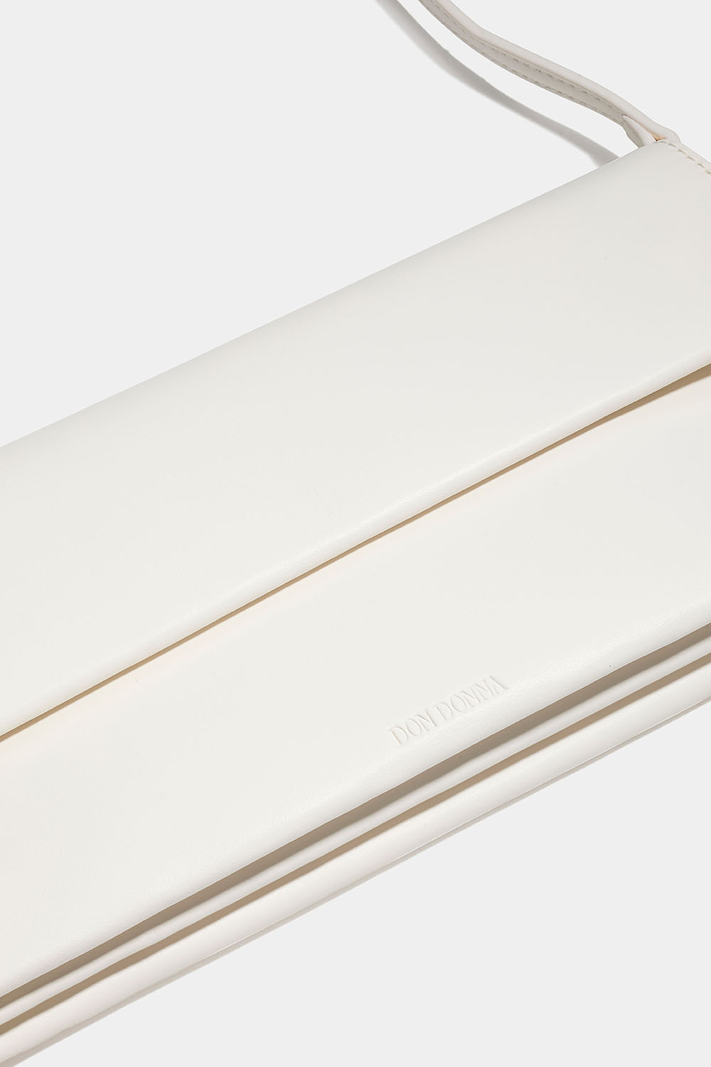 Valkoinen kirjekuorilaukku