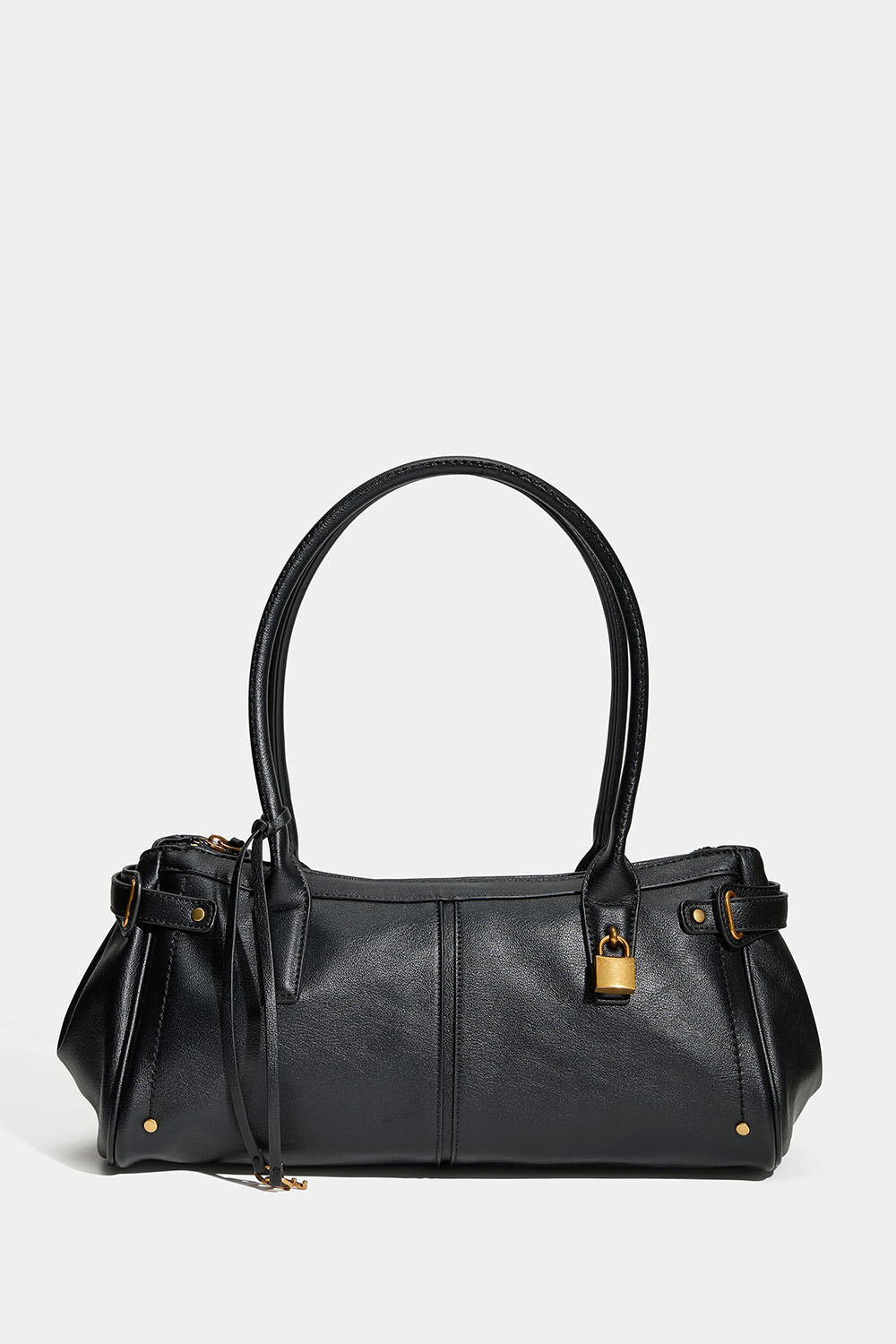 Musta laukku pitkillä olkahihnoilla