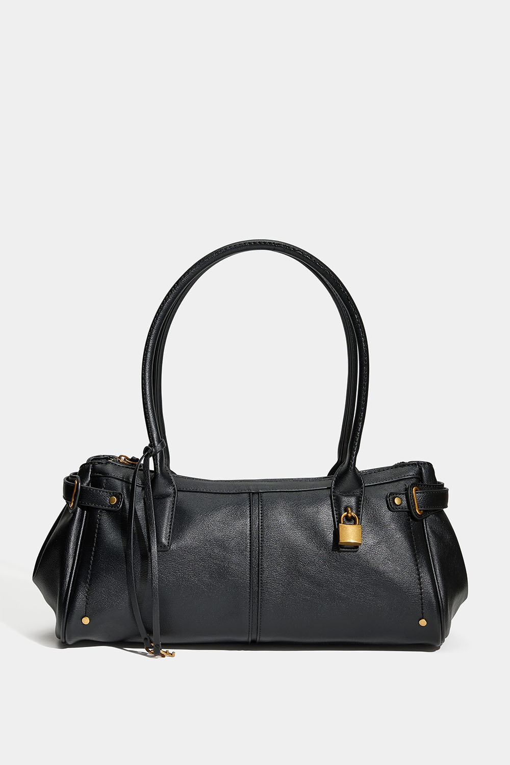 Musta laukku pitkillä olkahihnoilla