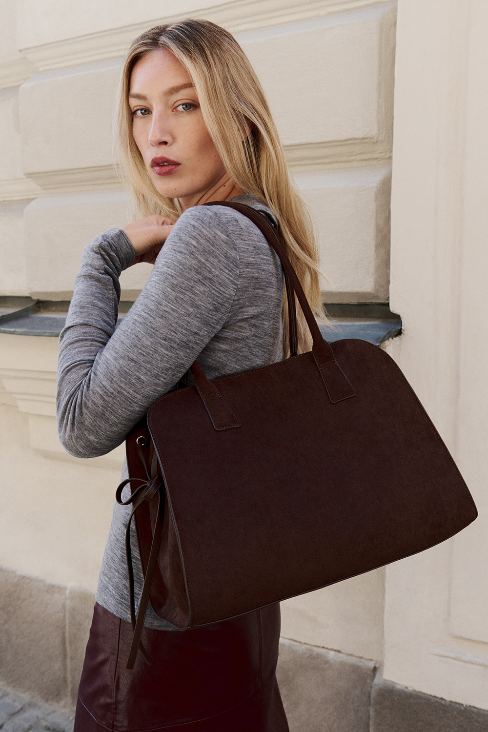 Iso ruskea shopper-kassi, jossa pyöristetyt kulmat