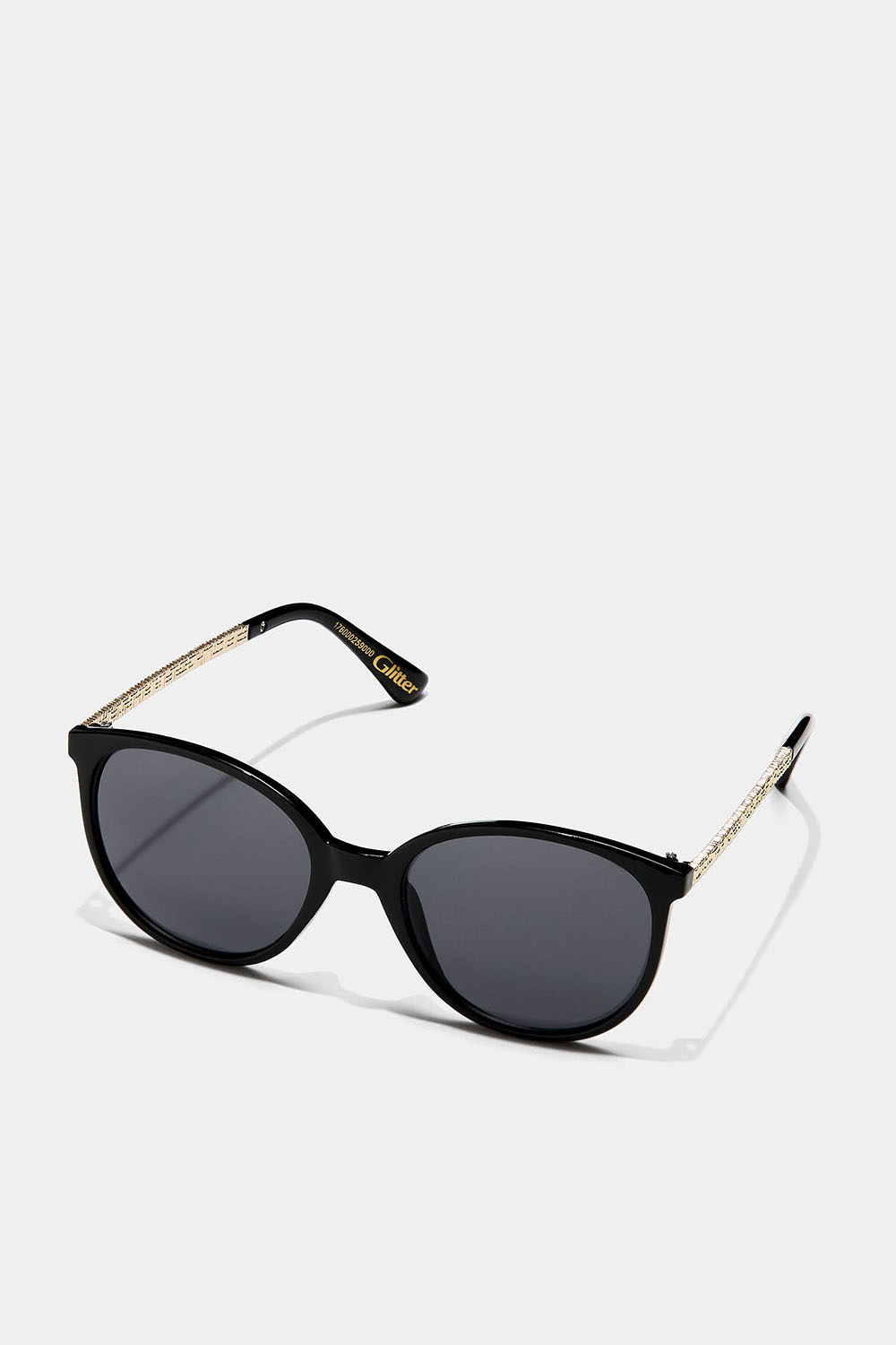 Mustat cat eye -aurinkolasit, joissa kullanvärisiä yksityiskohtia