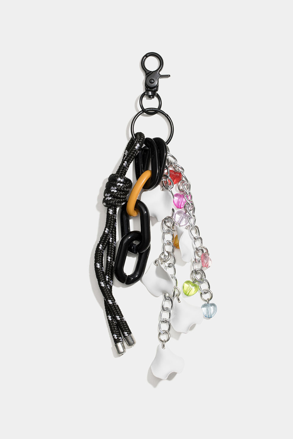 Laukkukoriste erilaisilla riipuksilla