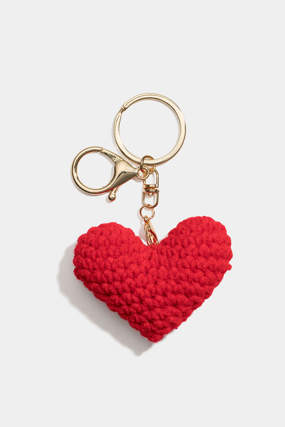 Laukkukoriste virkatulla sydämellä