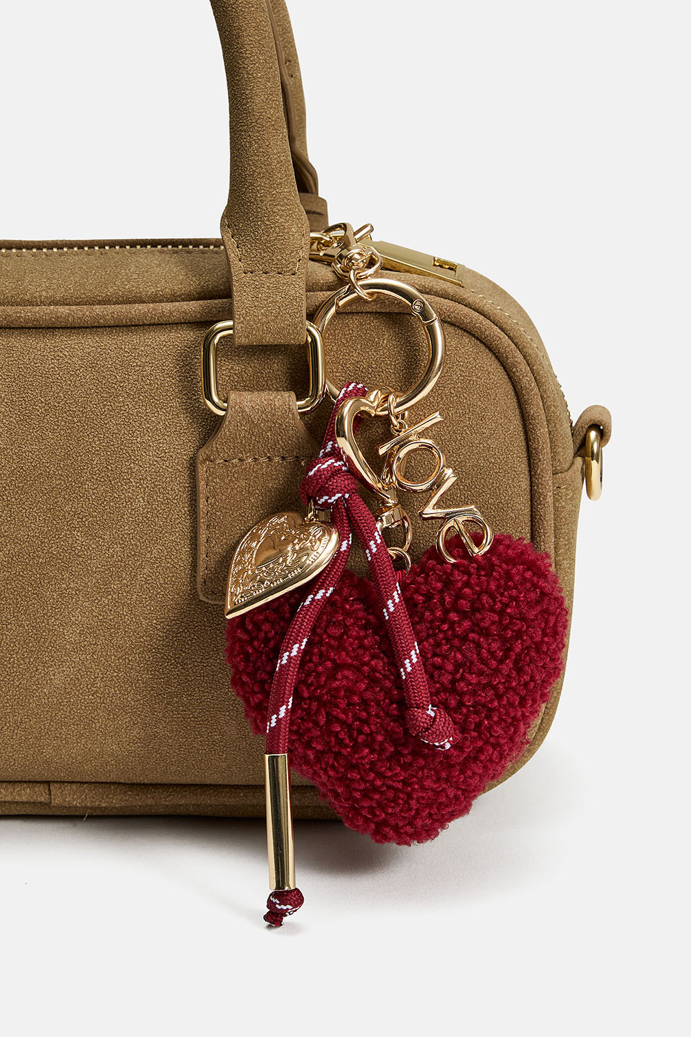 Laukkukoriste, jossa sydän ja riipus