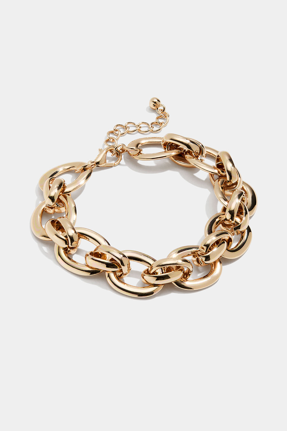 Kullanvärinen ketjurannekoru, jossa on soikeat, litteät lenkit