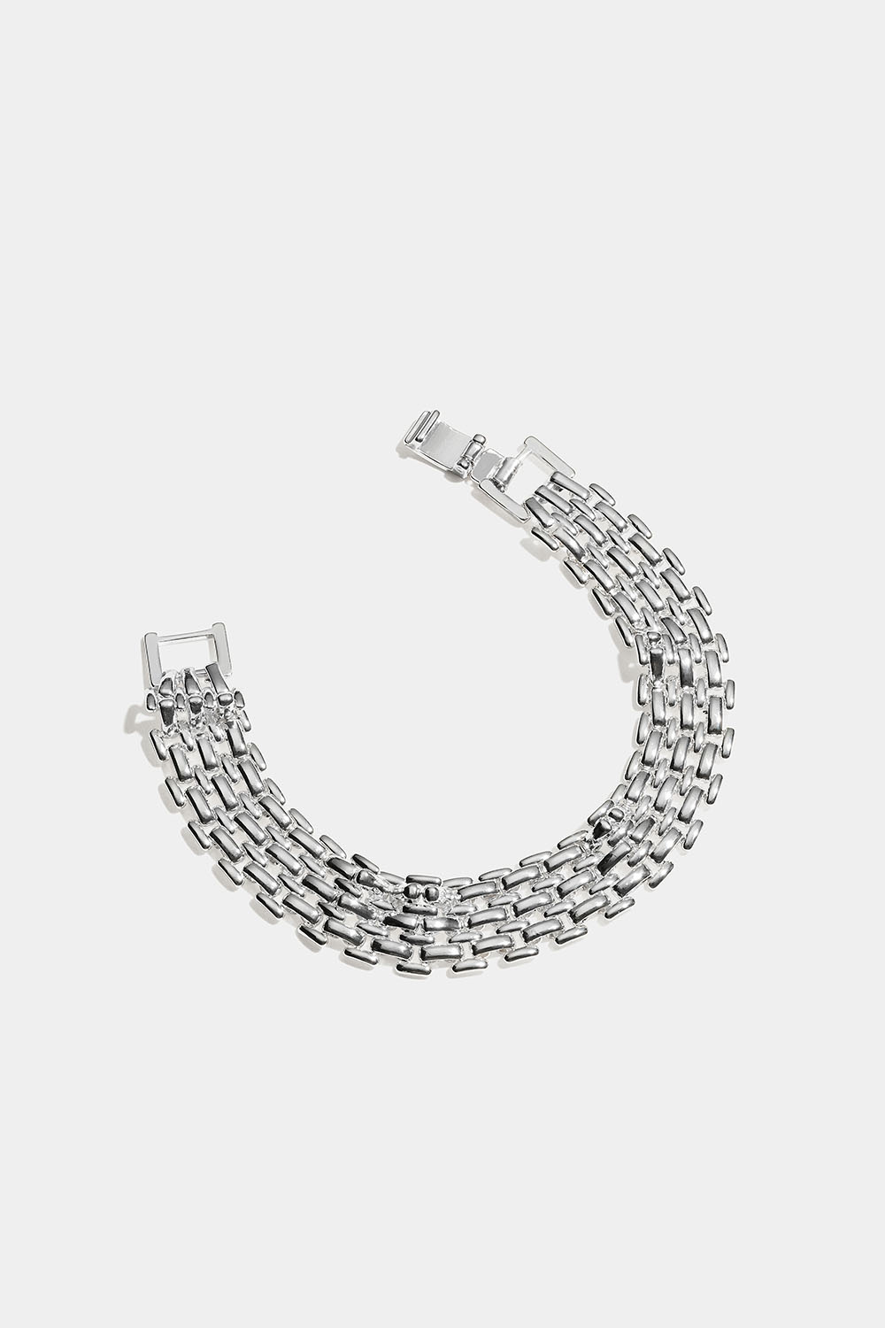 Leveä rannekoru, jossa tiivis ketju