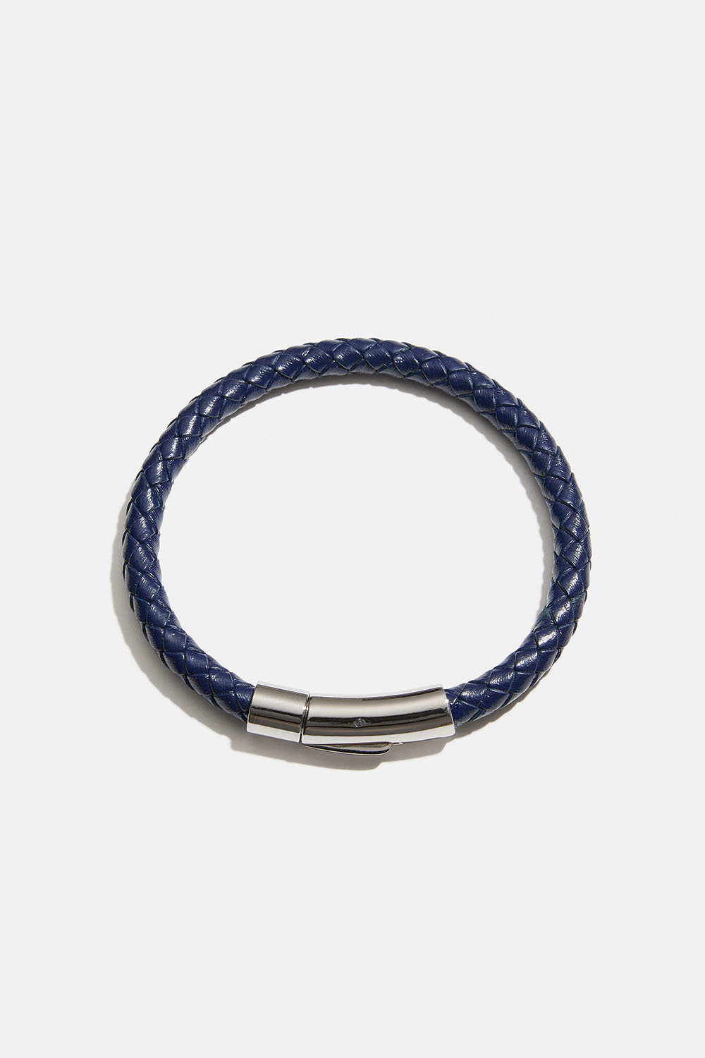 Tummansininen nahkahihna teräslukolla