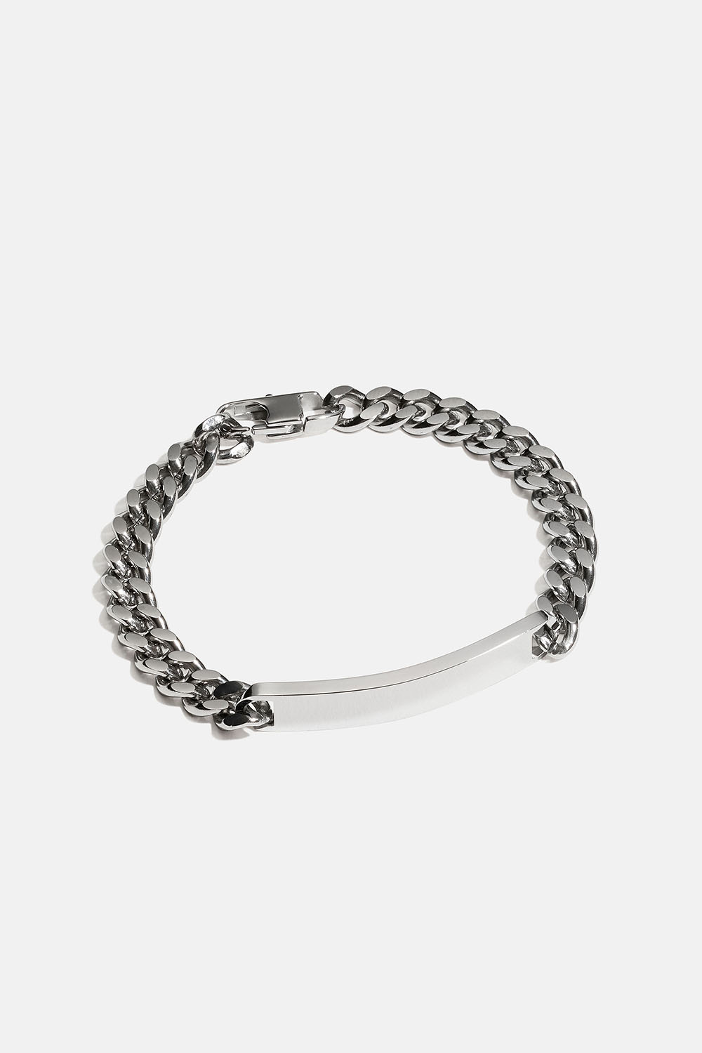 Leveä ketjurannekoru teräslevyllä