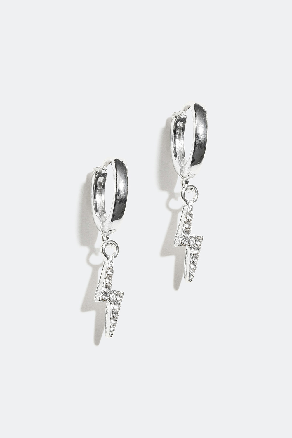 Pienet korvarenkaat, joissa on strassisalamat