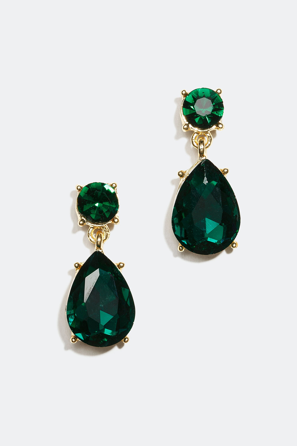 Vihreät korvakorut, joissa pisaranmuotoinen riipus