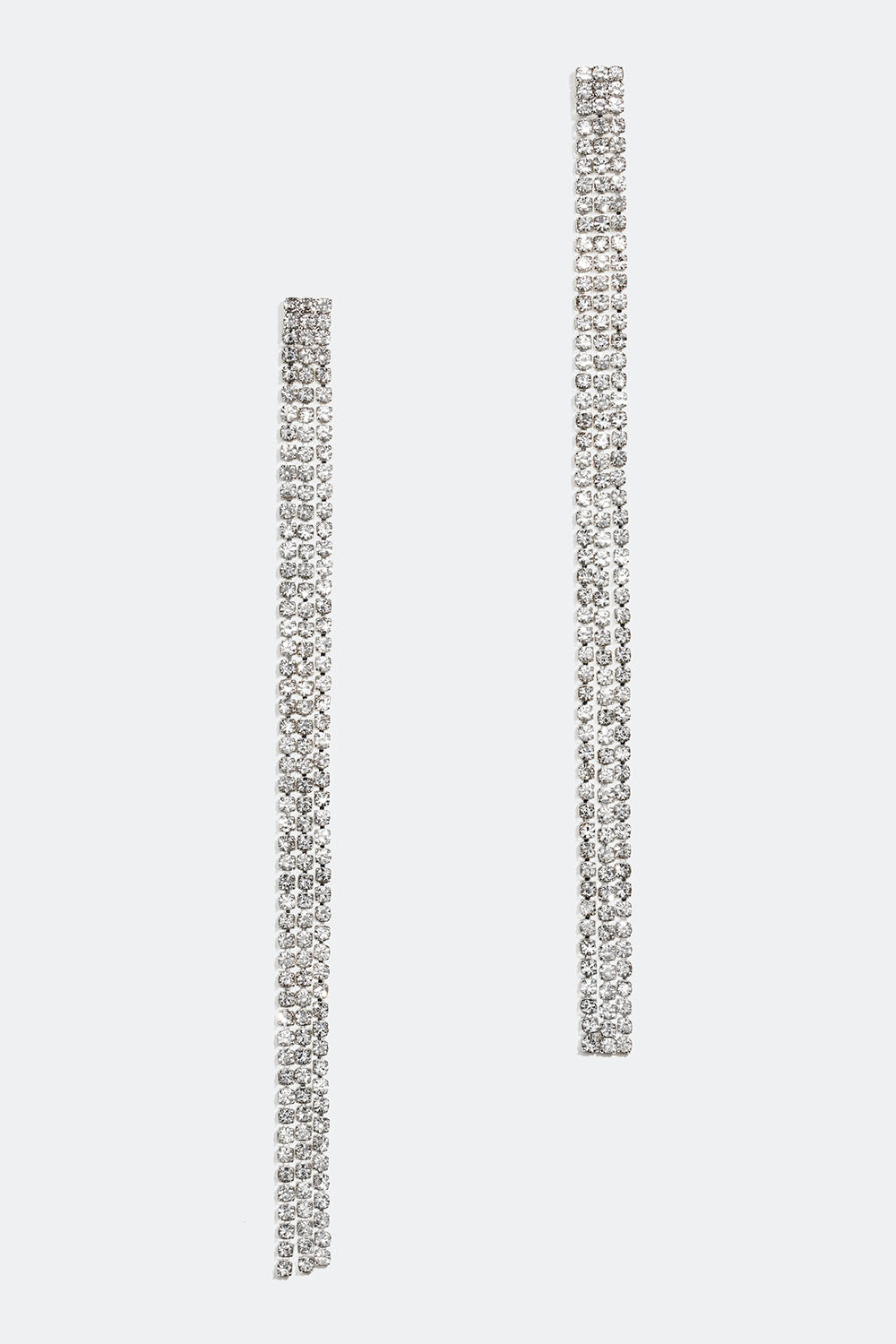 Korvakorut, joissa kolme strassilenkkiä