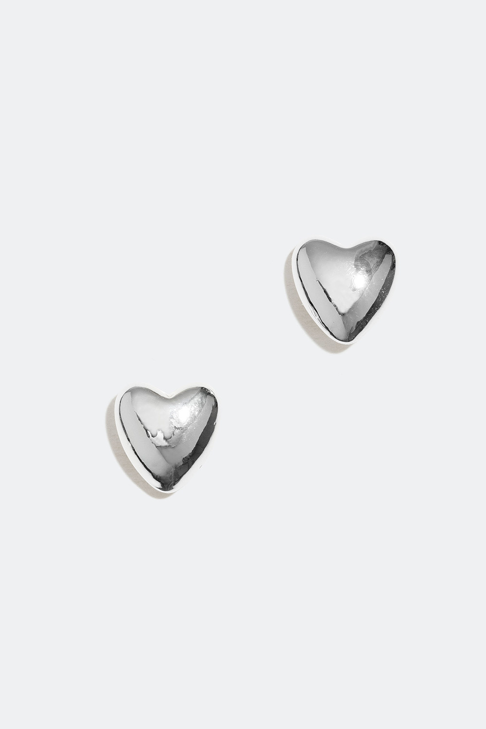 Nappikorvakorut, joissa sydän