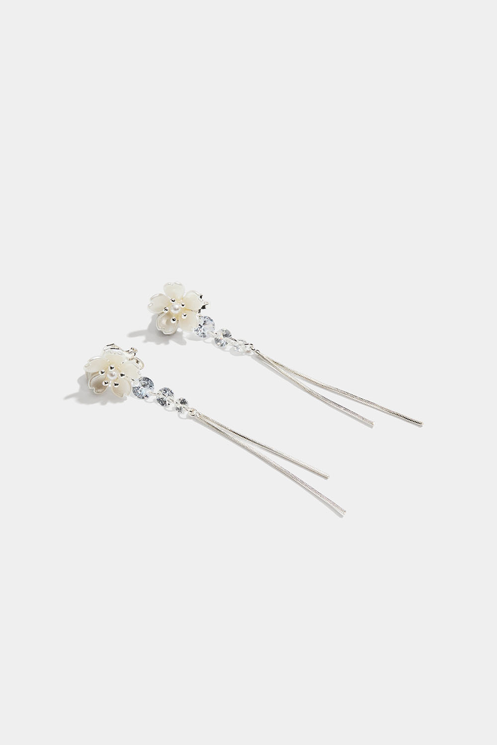 Pitkät kukkaklipsikorvakorut