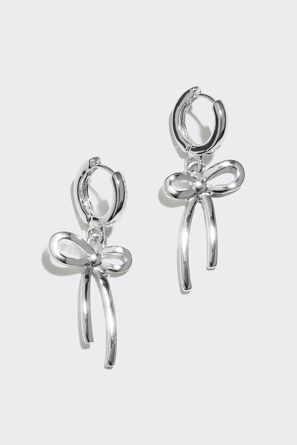 Pienet korvarenkaat, joissa rusetteja