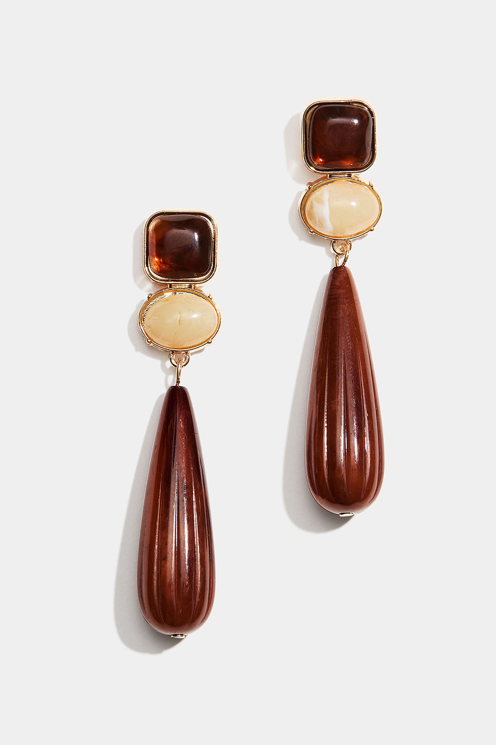 Korvakorut, joissa ruskeita ja beigejä hartsikiviä