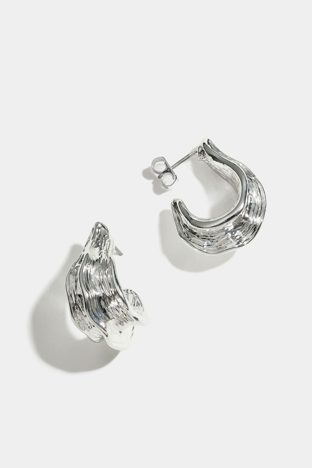 Epäsäännölliset rengaskorvikset, hopeanväriset