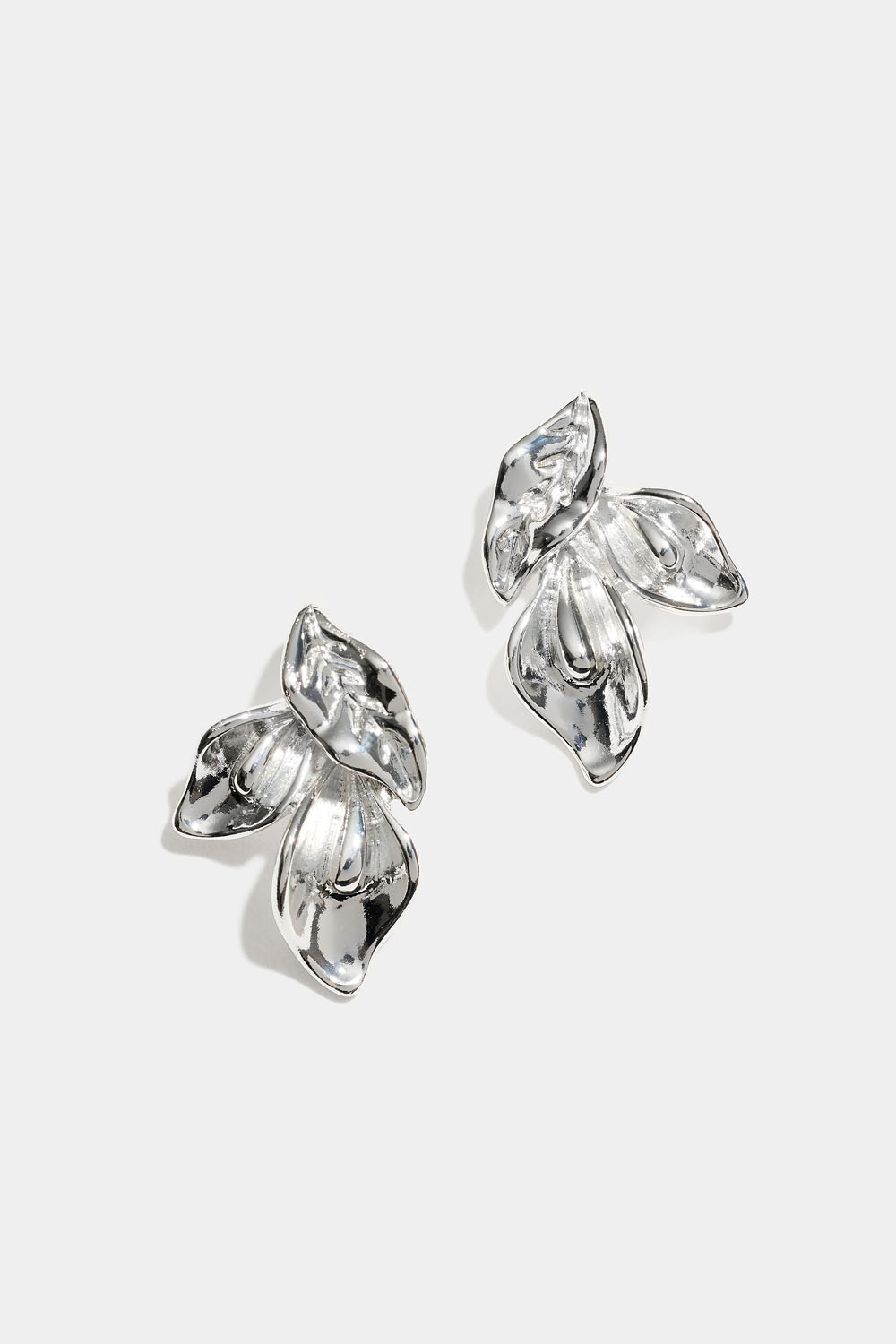 Lehdenmuotoiset korvakorut