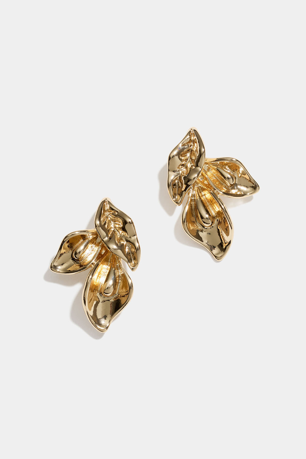 Kullanväriset lehdenmuotoiset korvakorut