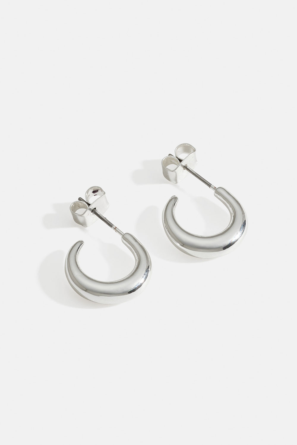 Pienet pyöristetyt korvarenkaat