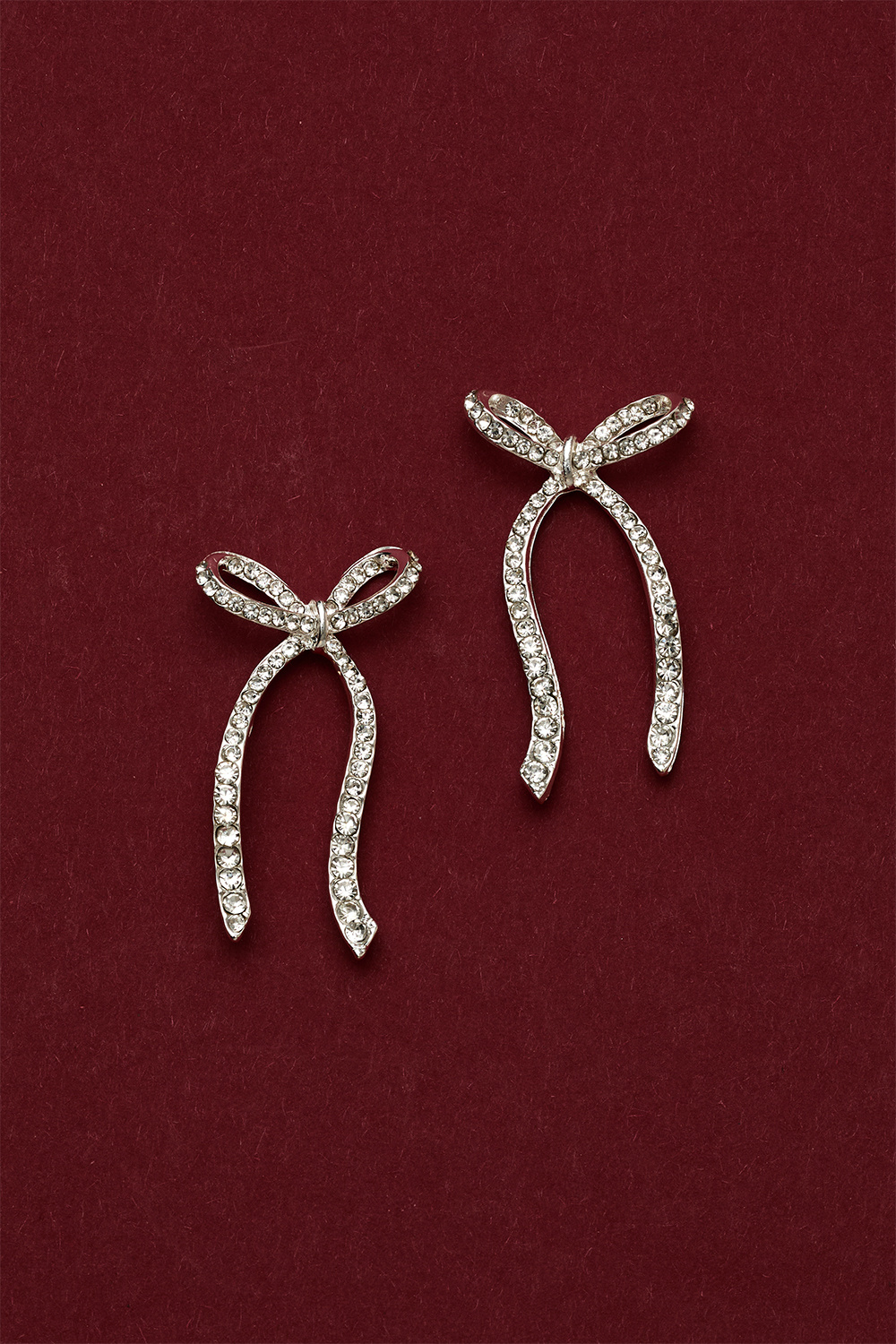 Korvarenkaat, joissa strassirusetteja