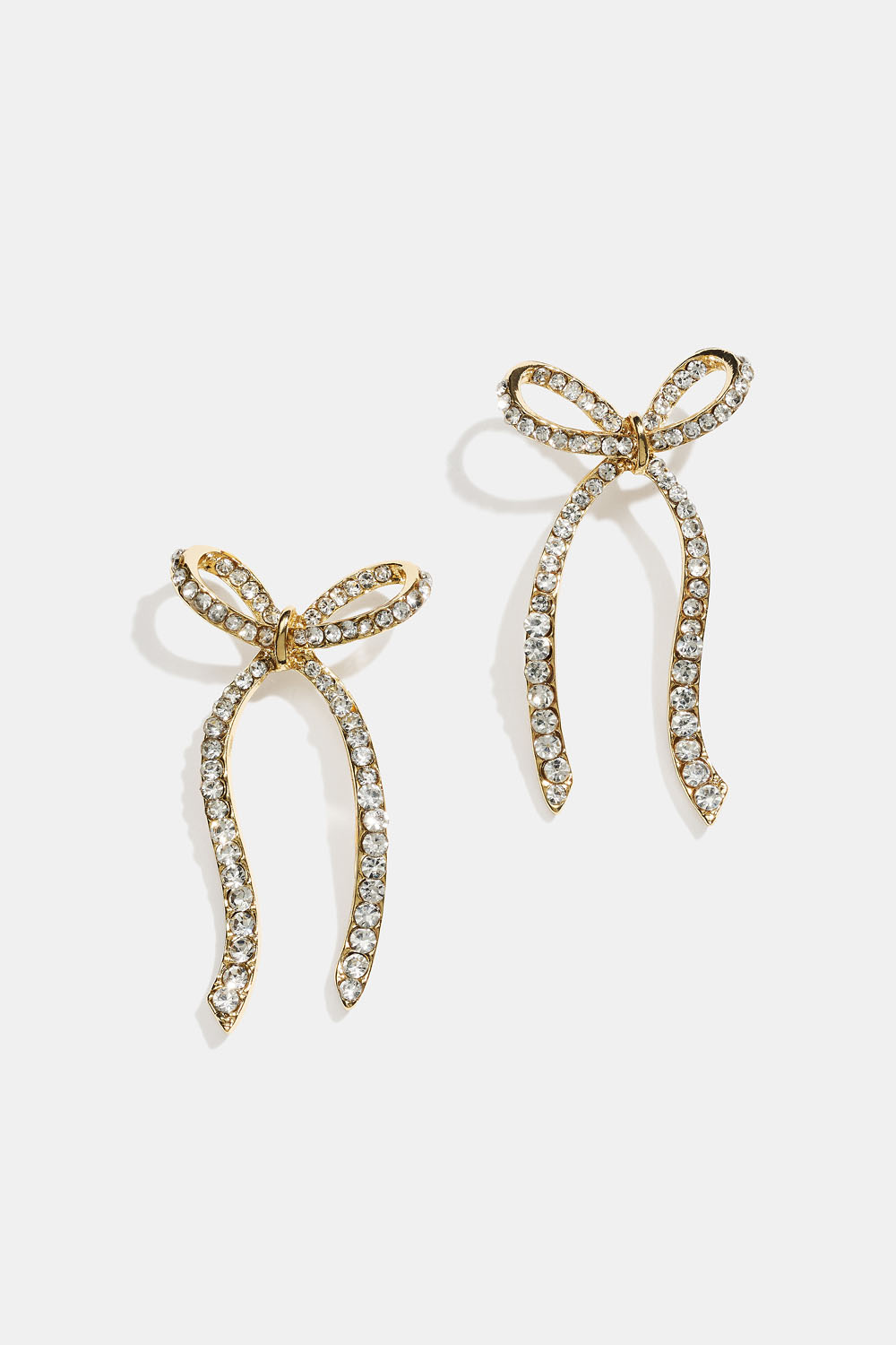 Kullanväriset korvarenkaat, joissa strassirusetteja