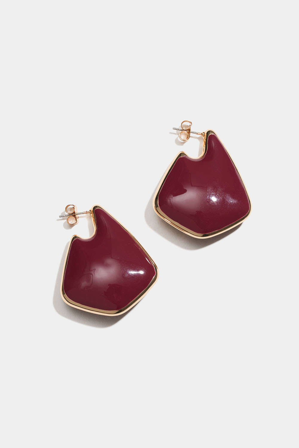 Kulmikkaat viininpunaiset korvakorut