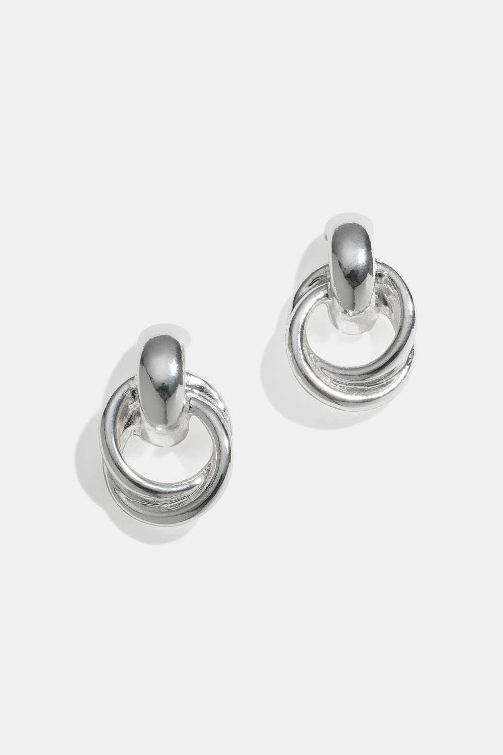 Korvakorut, joissa kaksinkertaiset renkaat