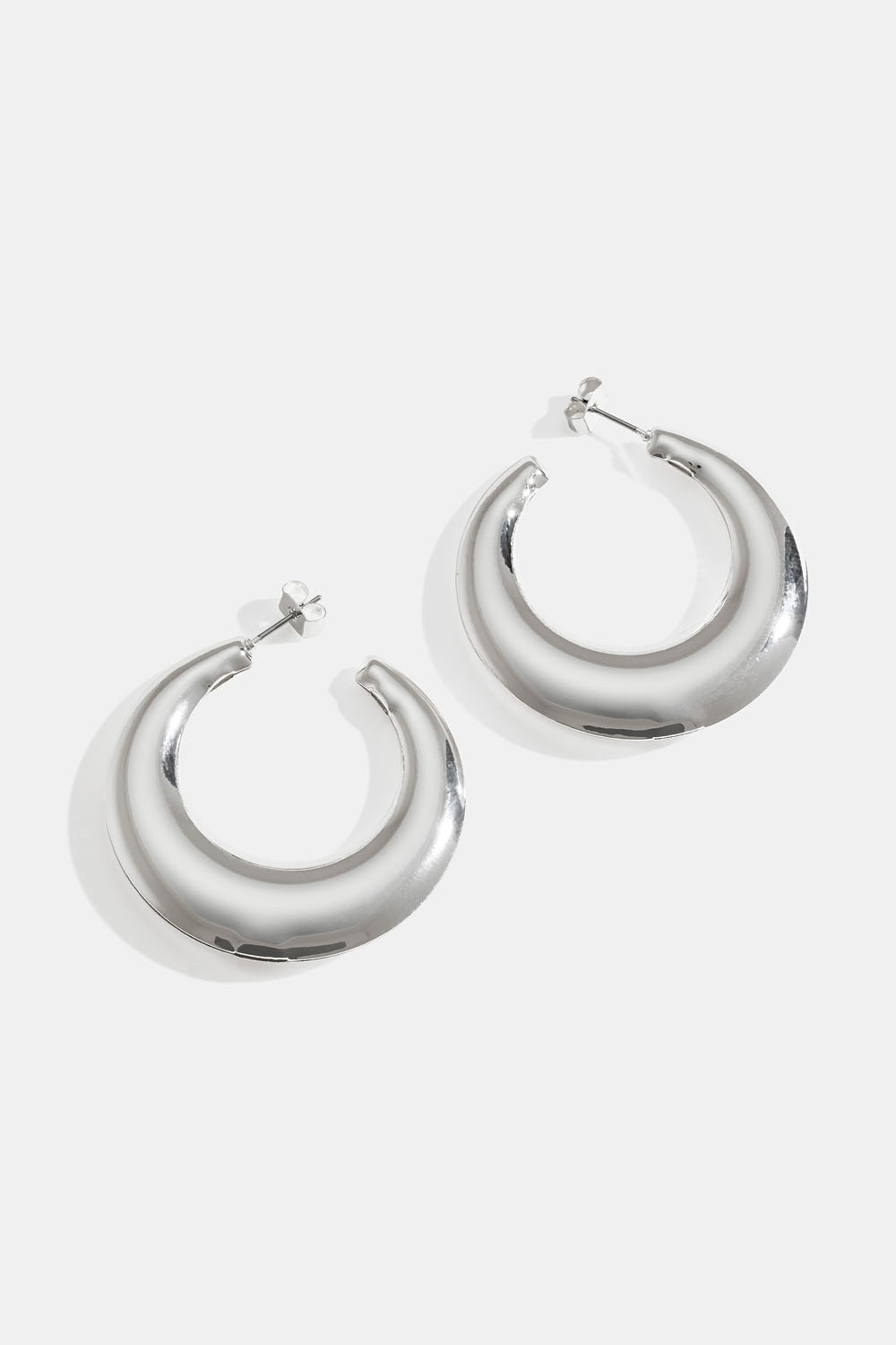 Korvarenkaat, joissa pyöristetyt reunat