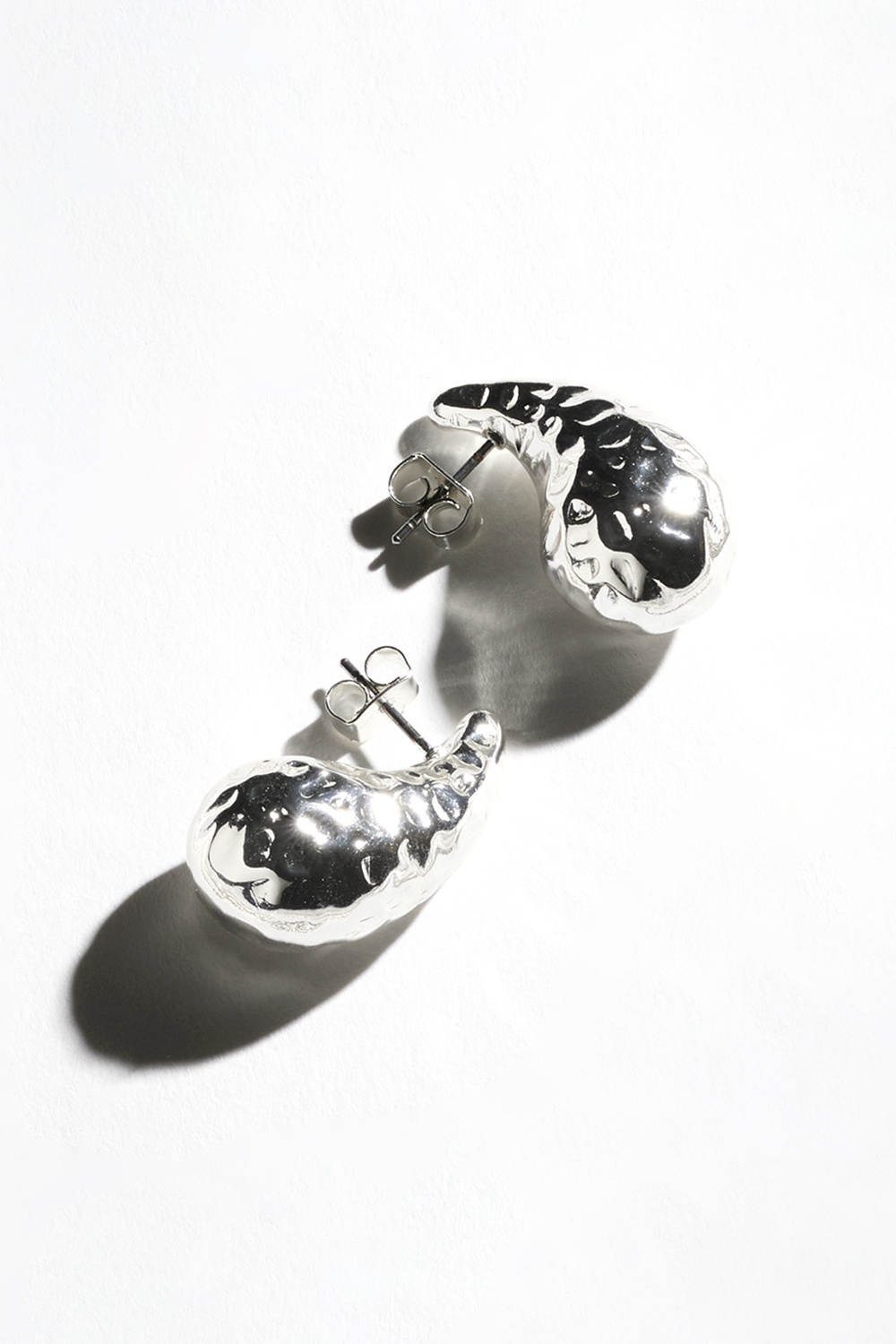 Taotut pisarakorvakorut, hopeannväriset