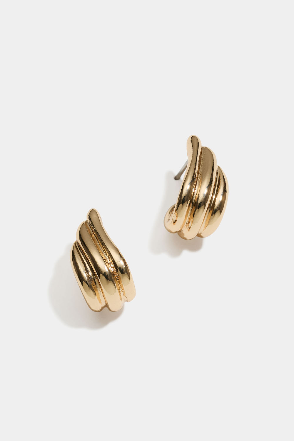 Pienet uurretut kullanväriset korvarenkaat