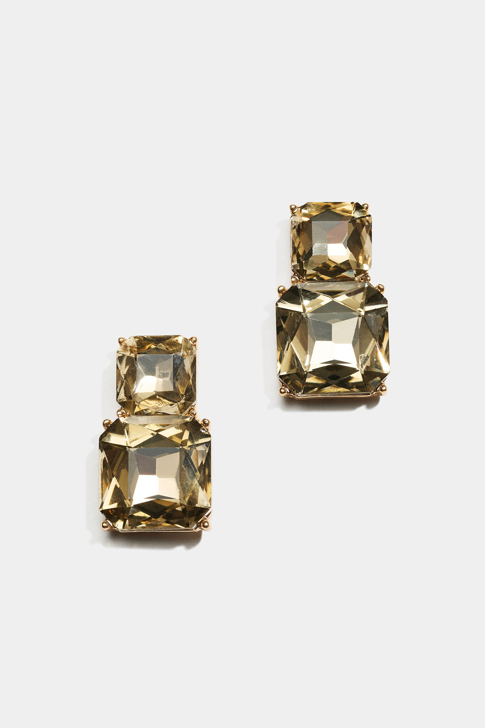 Korvakorut, joissa kaksi vaaleanruskeaa neliönmuotoisia lasikiveä