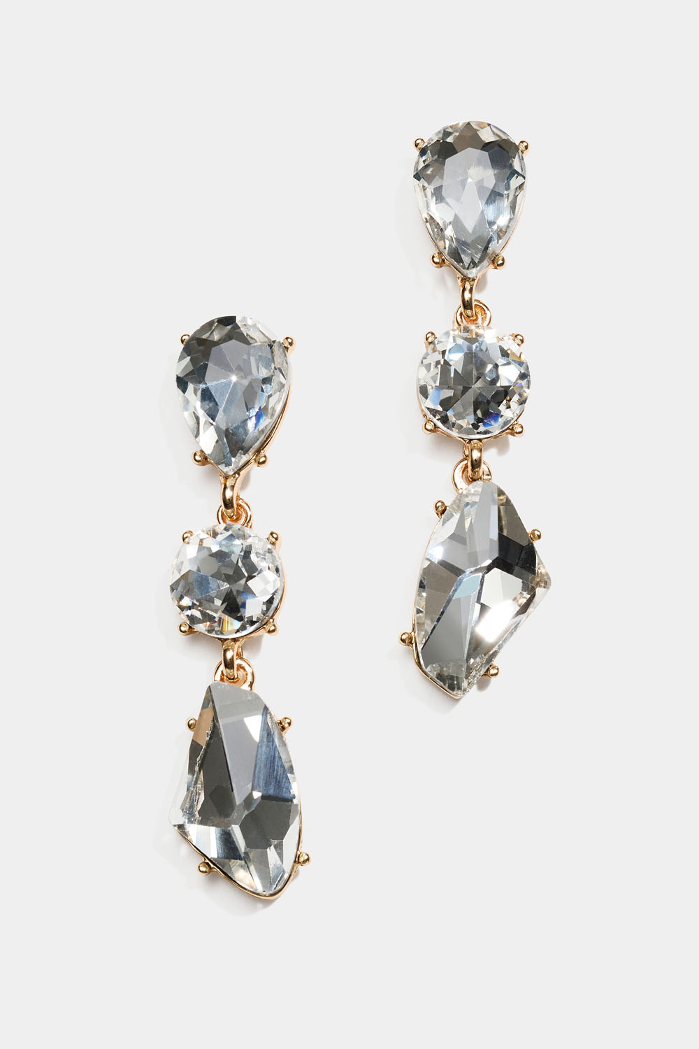 Korvakorut kolmella valkoisella lasikivellä