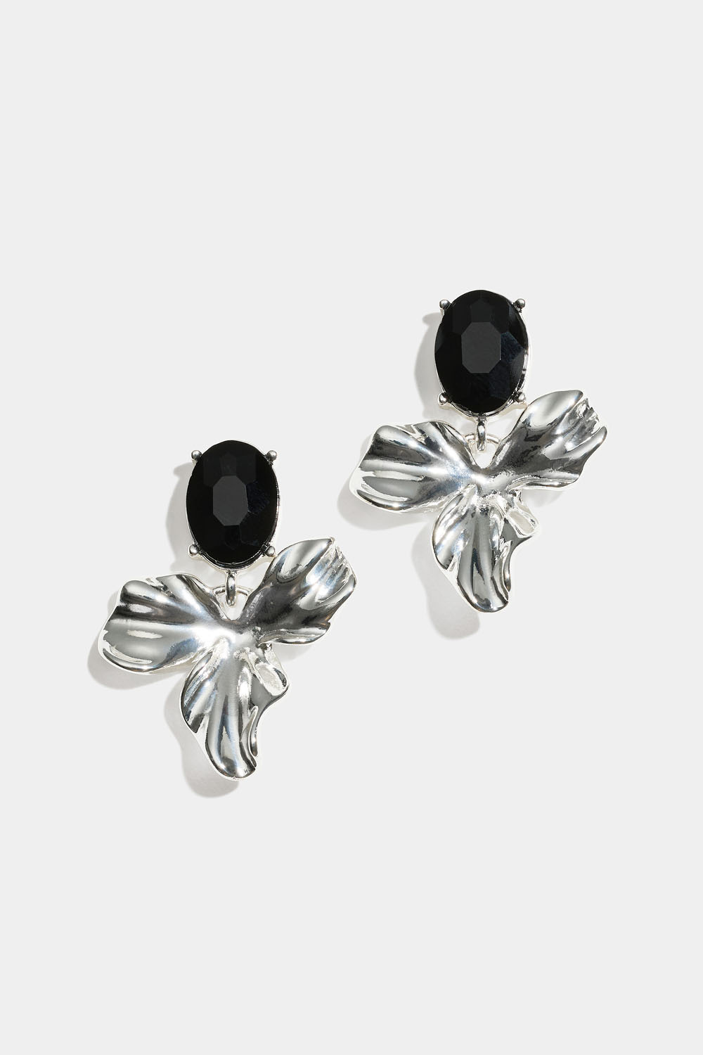 Korvakorut, joissa on lehti ja musta lasikivi