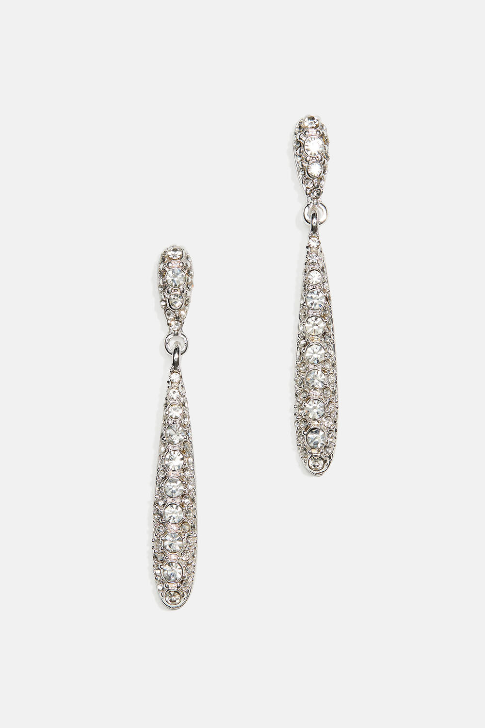 Pitkät pisaranmuotoiset korvakorut, joissa on strasseja