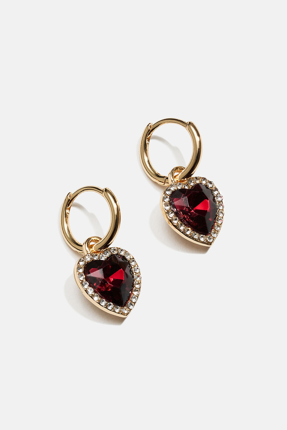 Korvarenkaat viininpunaisilla sydämenmuotoisilla lasikivillä