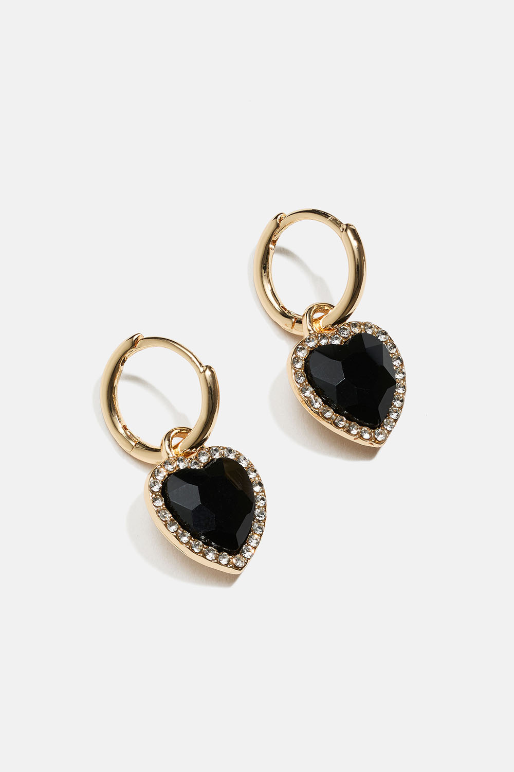 Korvarenkaat mustilla sydämenmuotoisilla lasikivillä
